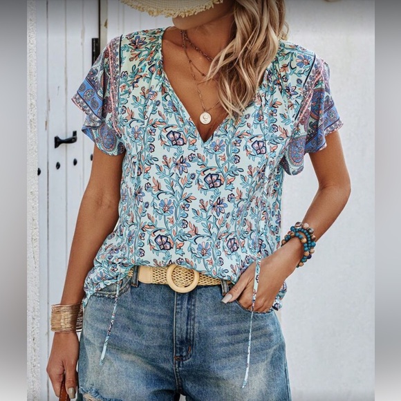 Tops - Boho floral print blouse